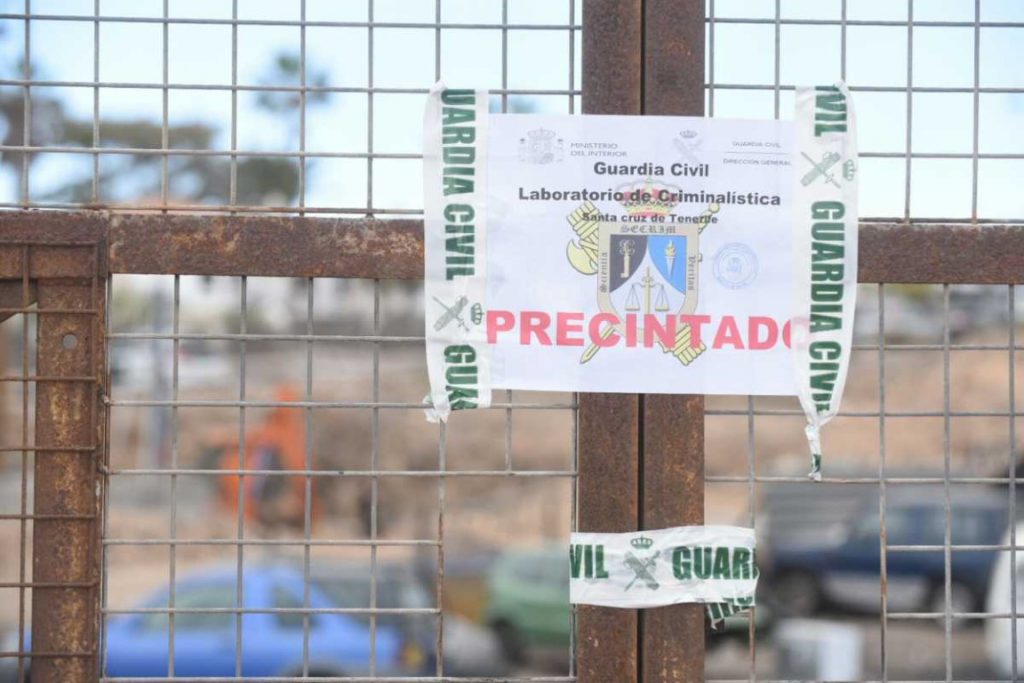 El cuerpo se halló a 20 metros del taller donde trabajaba y presenta un importante traumatismo