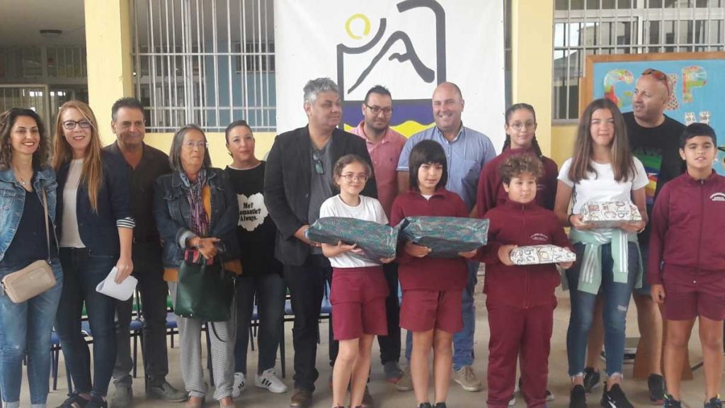 El CEIP Gran Tarajal era escenario esta mañana de la entrega de premios del XII Concurso Municipal de Cuentos ‘Las Historias de mis Abuelos’