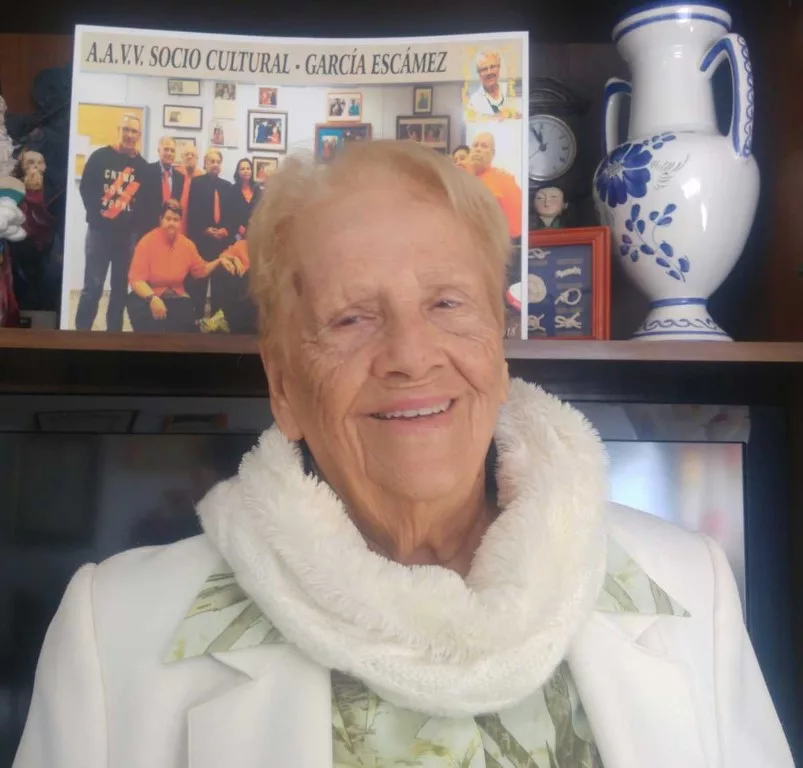 Reconoce a la presidenta de la Asociación García Escámez por una vida dedicada a los más vulnerables y la ONG por su defensa de la infancia