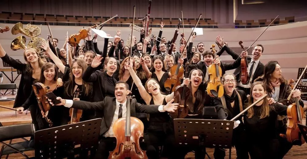Integrada actualmente por más de 150 músicos