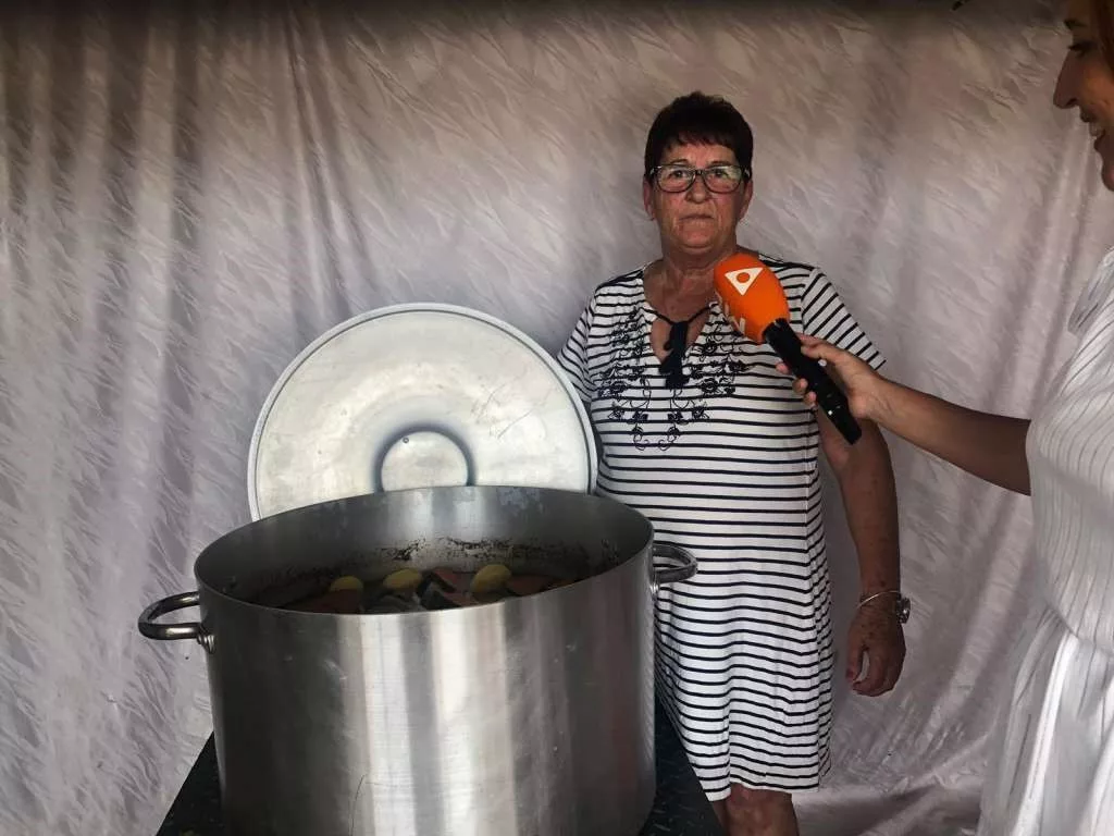 El puchero sigue siendo uno de los símbolos de la Fiesta de Santa Ana en Casillas del Ángel