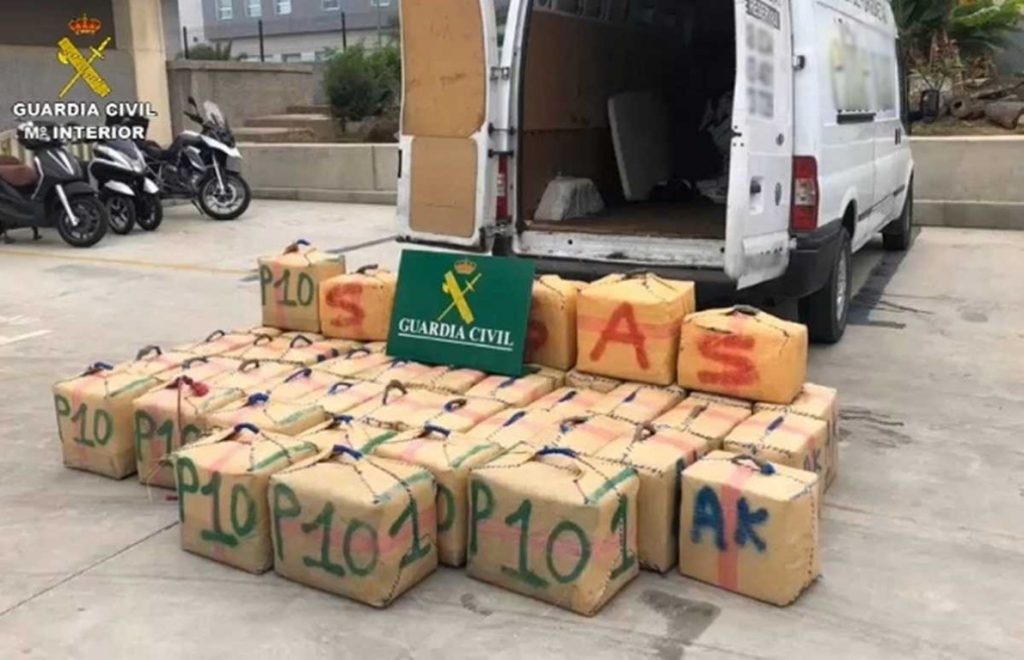 La Guardia Civil ha detenido a 18 personas y ha decomisado 1.450 kilos de esta sustancia estupefaciente