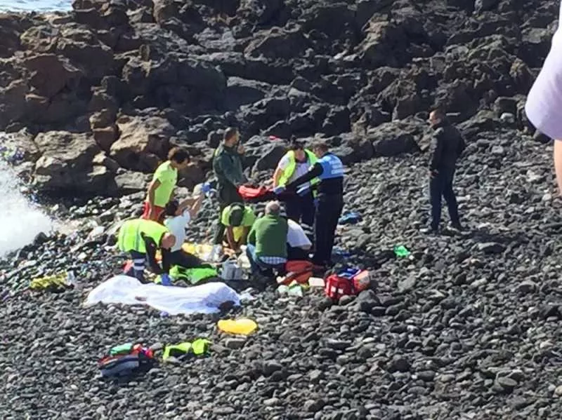 Los fallecidos se lanzaron al mar al ver la proximidad de la costa y no se descarte que el número de víctimas incremente.