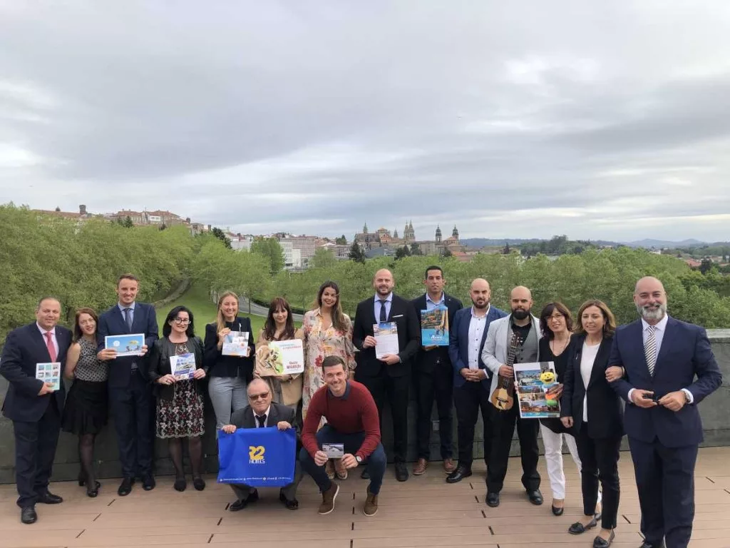La promoción se lleva a cabo en las ciudades de Santiago de Compostela