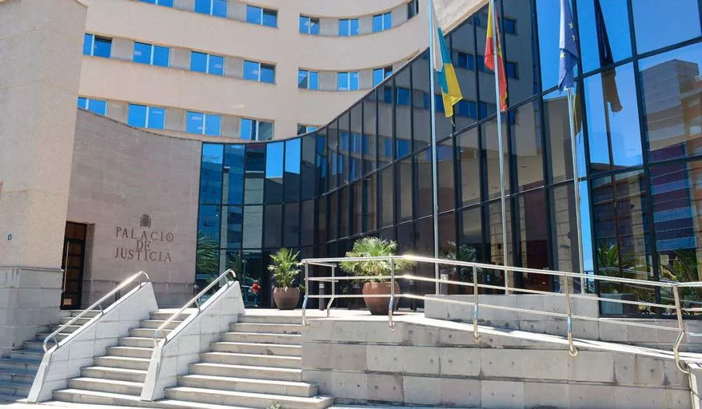 Una de las personas que recorría las calles sin justificación llegó a agredir a los agentes que intentaban identificarla