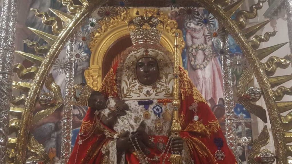 La Morenita lleva unas andas cedidas por la Virgen de la Concepción de La Laguna