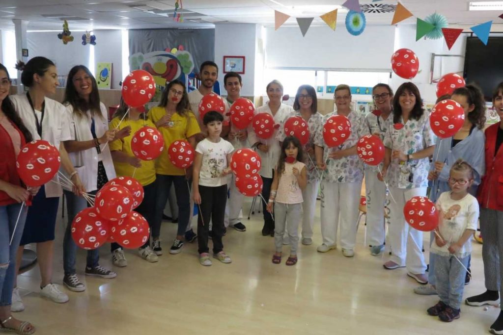La Institución ha realizado hoy diversas actividades en los centros hospitalarios de la isla para conmemorar el Día de la Infancia Hospitalizada