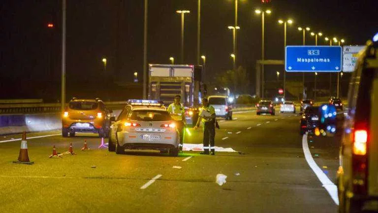 Un operario ha fallecido esta madrugada en la GC1 y otro ha resultado herido en un atropello