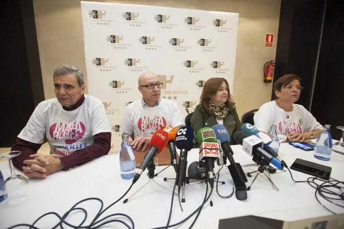 Profesionales sanitarios y usuarios pretenden recaudar un mínimo de 13.800 euros para acciones judiciales que paren "la ola privatizadora"