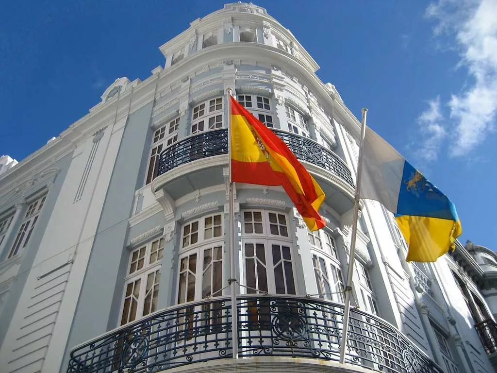 La institución implanta así el lenguaje inclusivo tras la aprobación del nuevo Estatuto de Autonomía