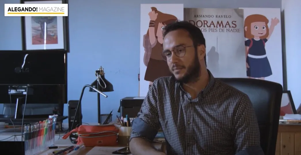 Armando Ravelo durante una entrevista