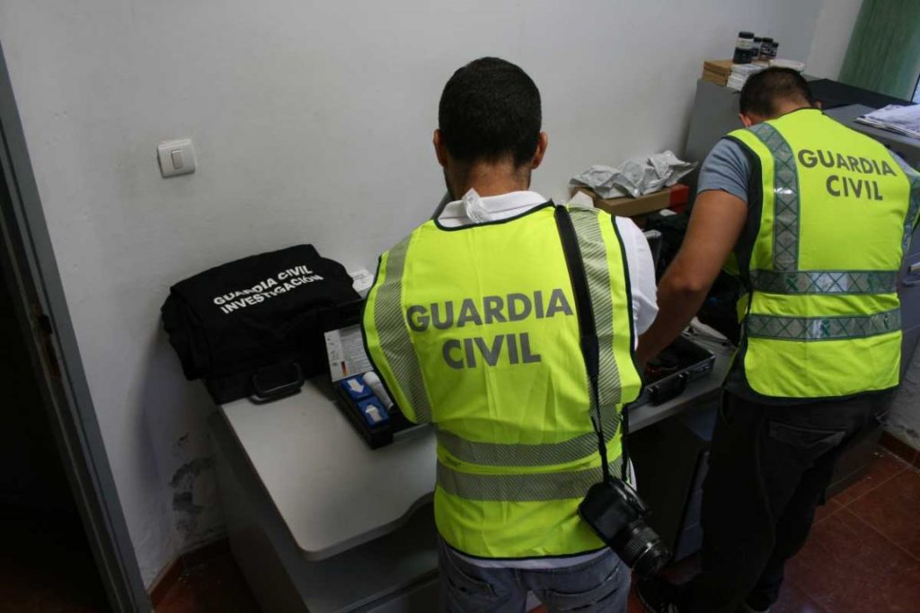 Un vecino de Puntallana de 32 años ha sido detenido como presunto autor de cinco robos cometidos en varios municipios de La Palma.