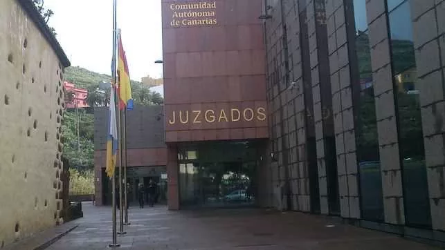 Se da la circunstancia de que hoy declaraban los juristas del informe del caso Grúas.
