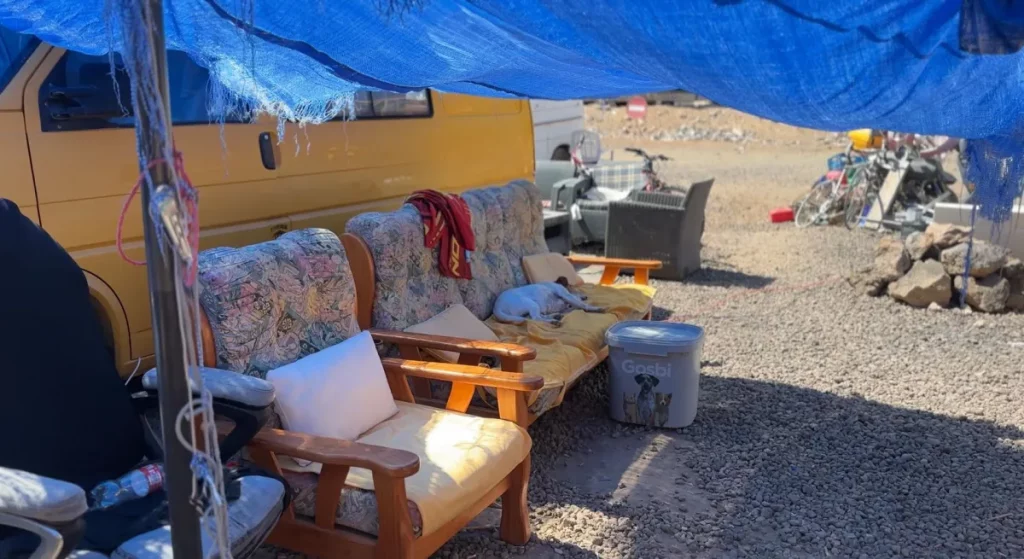 DESALOJO ARONA Acampada