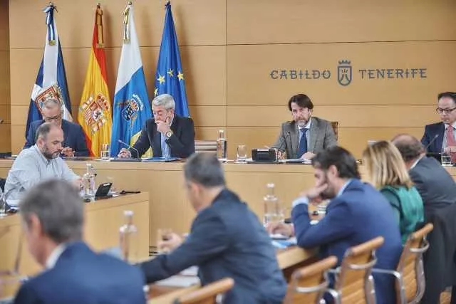 Responde a Podemos que no puede recabar la información y que la solicite área por área y organismo por organismo