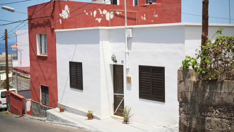 Exterior de la vivienda de la víctima en Valle Guerra.