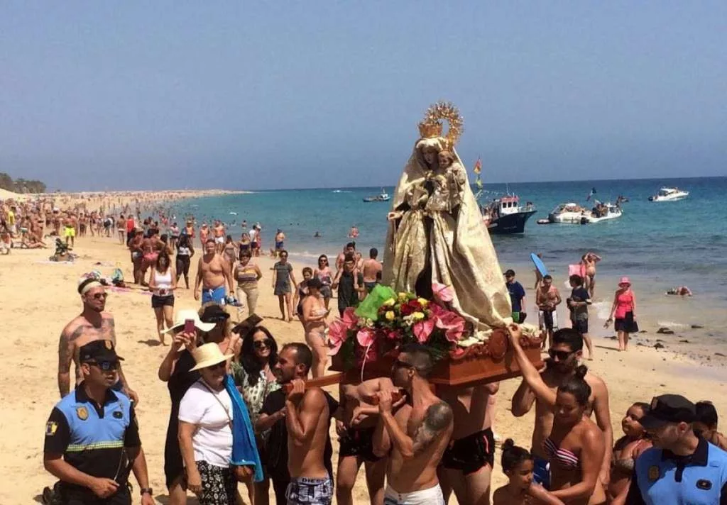 Mírame TV realiza la cobertura de la embarcación de la Virgen del Carmen en Morro Jable con reportajes durante toda la jornada