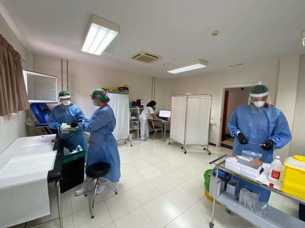 Los hospitales canarios atienden 18 contagiados en cuidados intensivos y 281 en planta