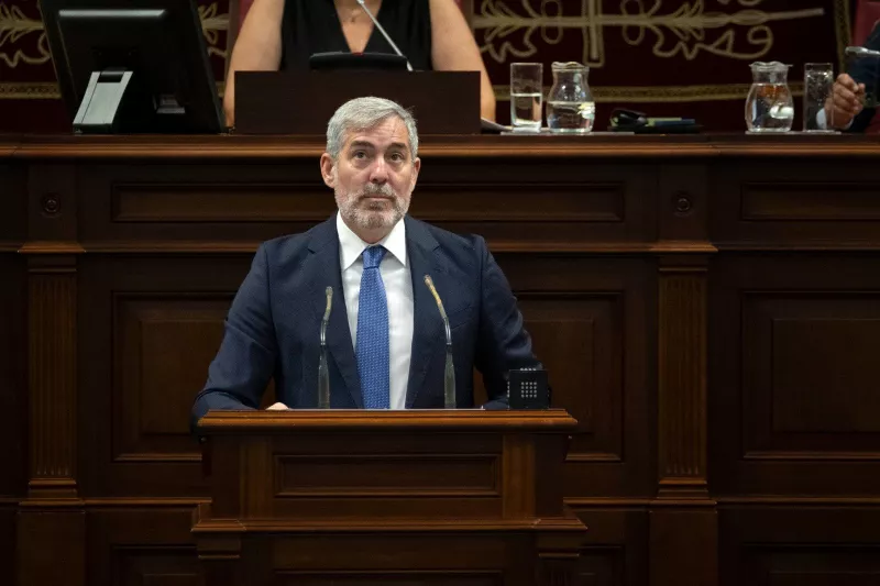 Fernando Clavijo defendiendo su programa de investidura.