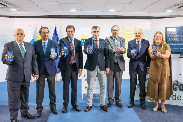 Gobiero y Cámaras de Comercio presentan los bonos consumo.