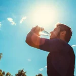 Hidratarse es esencial en los episodios de calor