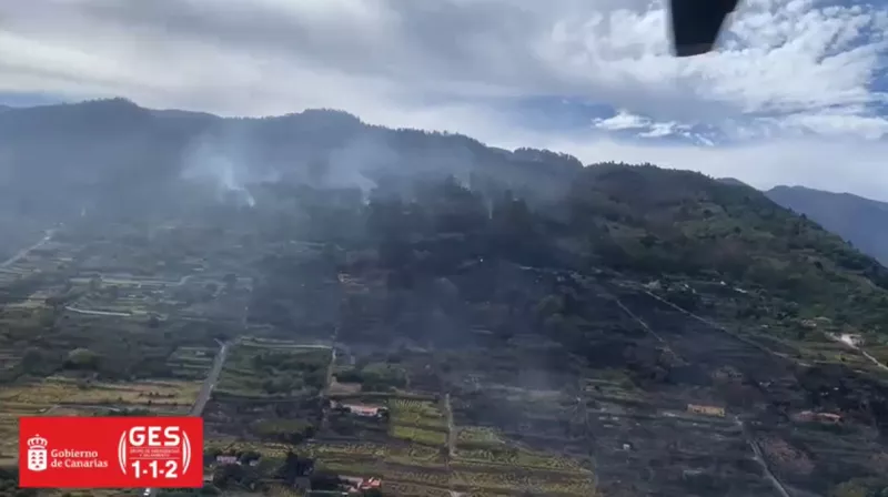 Imagen aérea de las zona donde se ha reactivado el fuego.