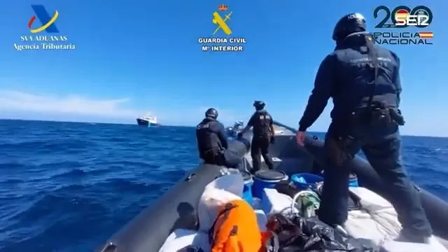Interceptan una narcolancha con más de 4 toneladas de cocaína al sur de Canarias 0-29 screenshot