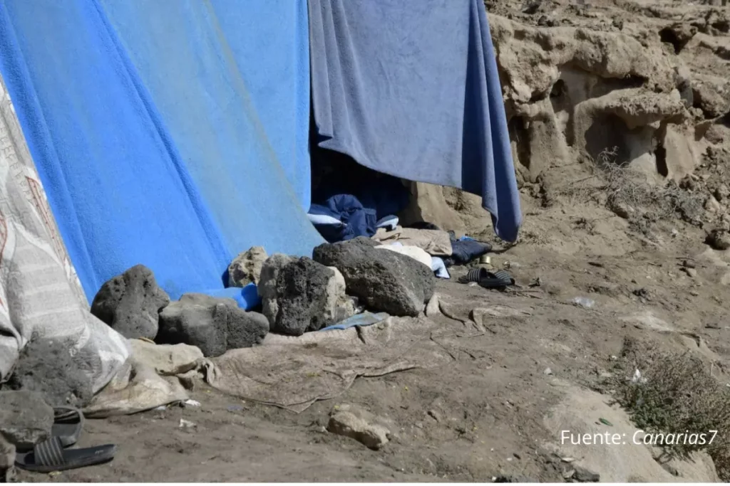 MIGRANTES EN UNA CUEVA DE AGÜIMES