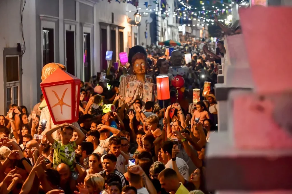 Miles de personas disfrutan de las tradicionales celebraciones de la Diana