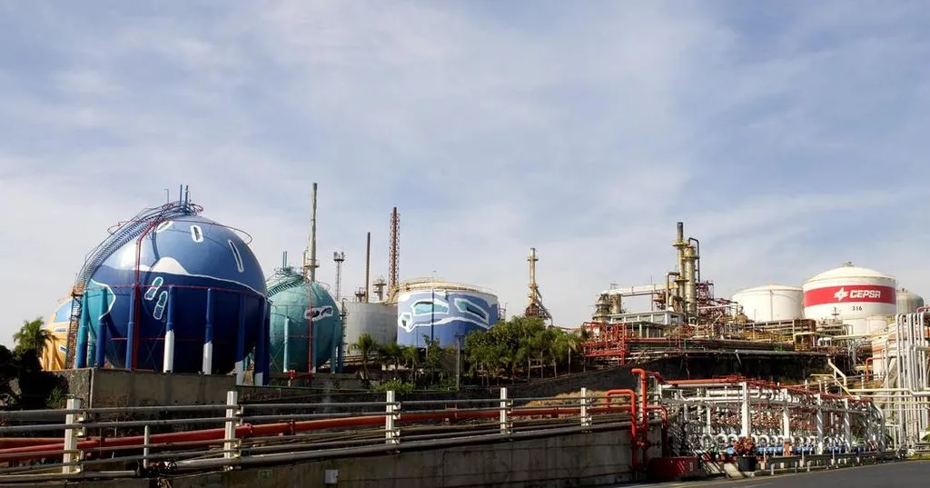 Parte de la Refinería de Santa Cruz.