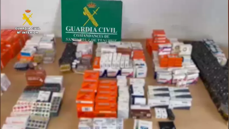 Parte de los medicamentos incautados por la Guardia Civil.