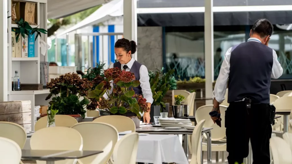 trabajadores-del-sector-de-la-hosteleria-efe