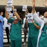 Un grupo de médicos durante una de las huelgas recientes. /Archivo