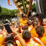 tradicional entrada de los tres Corazones a la plaza de la Iglesia