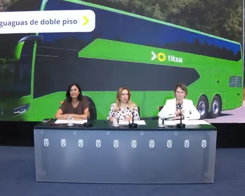 Presentación de la adquisición de las guaguas de 2 pisos