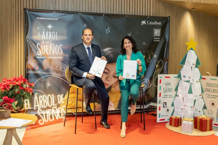 El programa ‘El Árbol de los Sueños’ de CaixaBank repartirá el regalo que piden en sus cartas a más de 3.000 niños de Canarias en riesgo de vulnerabilidad