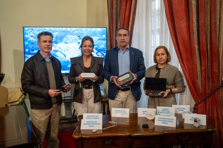 Presentación del programa de teleasistencia en la isla de la palma