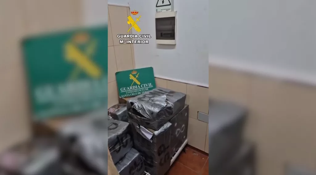 Detienen a un hombre por transportar 230 kilos de hachís en su vehículo