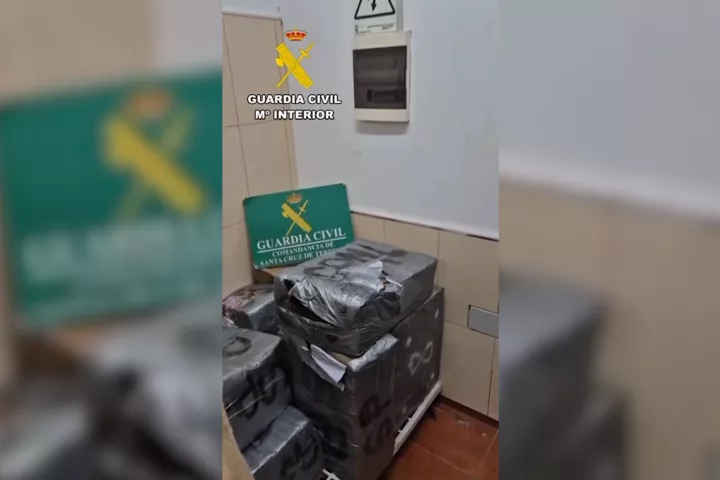 Detienen a un hombre por transportar 230 kilos de hachís en su vehículo