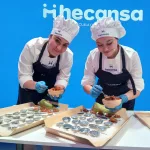 Actividad de estudiantes de Hecansa en Fitur 2025.