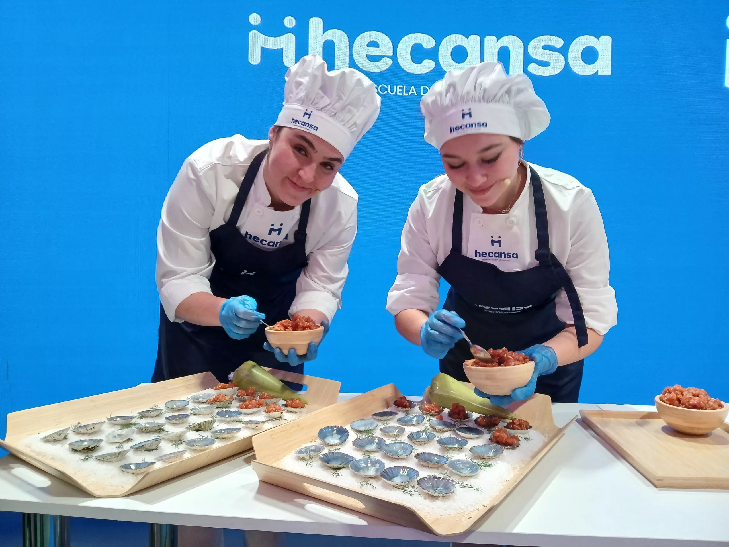 Actividad de estudiantes de Hecansa en Fitur 2025.