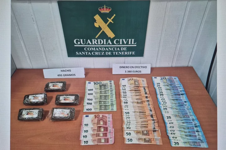 Un varón pillado en La Palma portando casi 500 gramos de hachís y más de 3.000 euros en efectivo