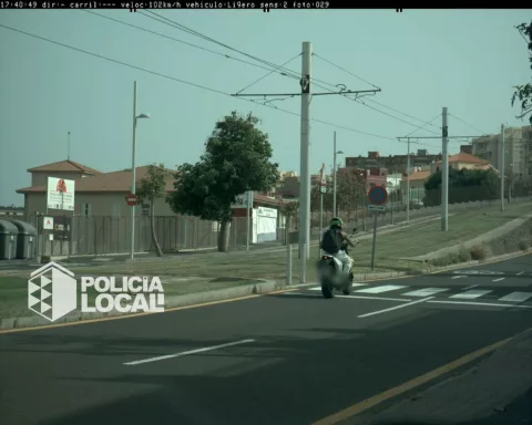 Pillado un motorista a 102km/h en una vía limitada a 30km/h