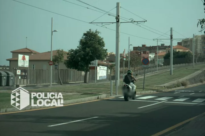 Pillado un motorista a 102km/h en una vía limitada a 30km/h