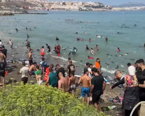 Momentos posteriores a la entrada masiva de personas a la Ciudad Autónoma de Ceuta.