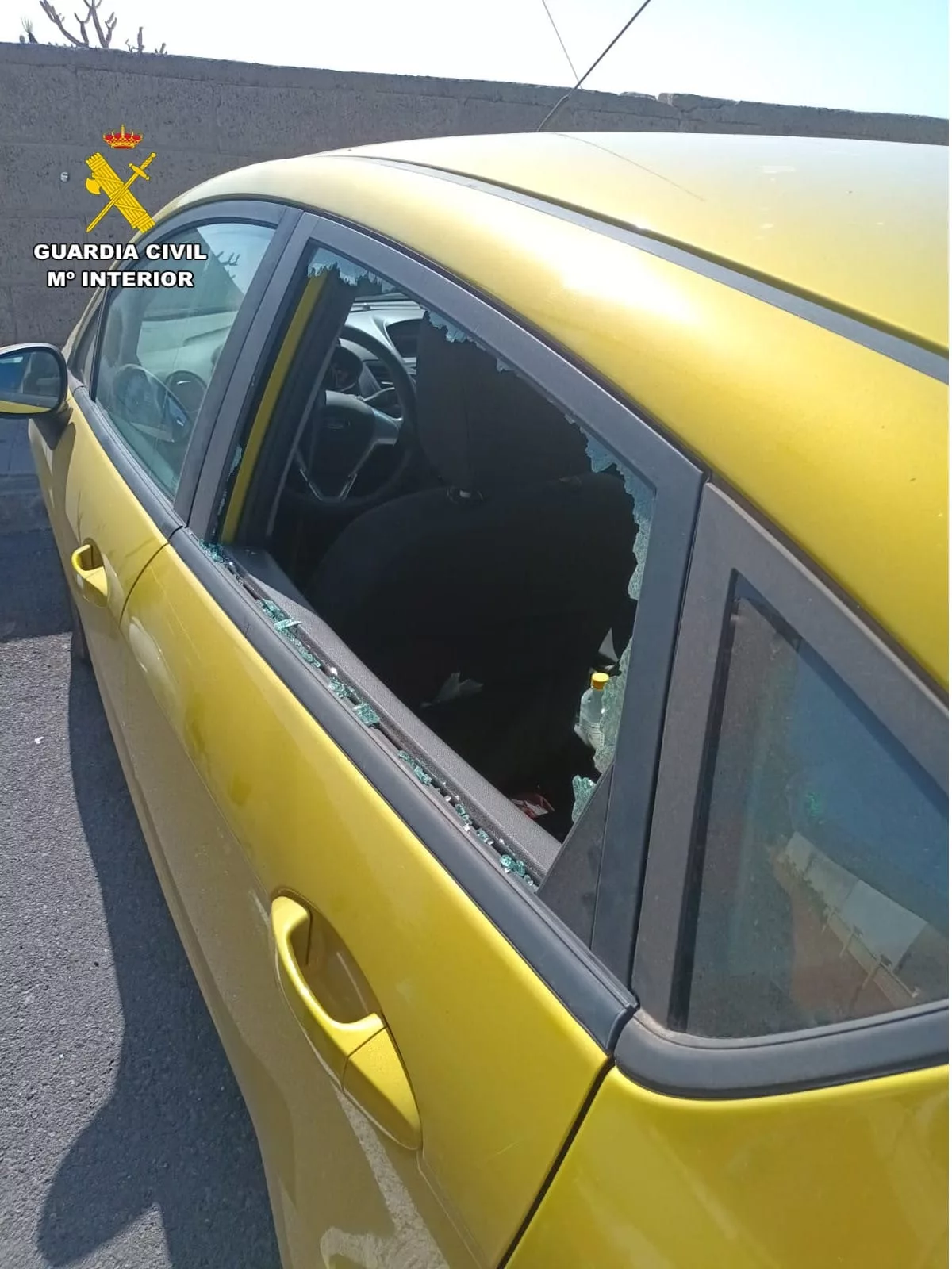 Una persona detenida acusada de cometer 27 robos con fuerza en interior de vehículo en el sur de Tenerife
