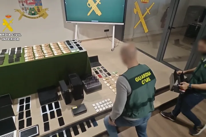 Desmantelada una red de ciberestafadores que ha defraudado más de un millón de euros haciéndose pasar por un banco