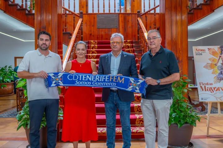 Jordi Torres, Director deportivo del CD Tenerife Femenino, Fátima Lemes, alcaldesa de Arona, Sergio Batista, Presidente del CD Tenerife Femenino y Julio Luis Pérez, Vicepresidente del CD Tenerife Femenino.