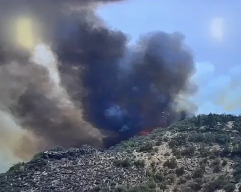 Aparatoso incendio próximo a Cazadores (Gran Canaria), con alto potencial.