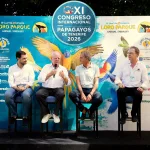 Leopoldo Afonso, alcalde de Puerto de la Cruz, Wolfgang Kiessling, presidente de Loro Parque y fundador del Congreso, Héctor Mateo, director general de Infraestructura, Sostenibilidad y Calidad Turística, y el vicepresidente de Loro Parque, Christoph Kiessling.